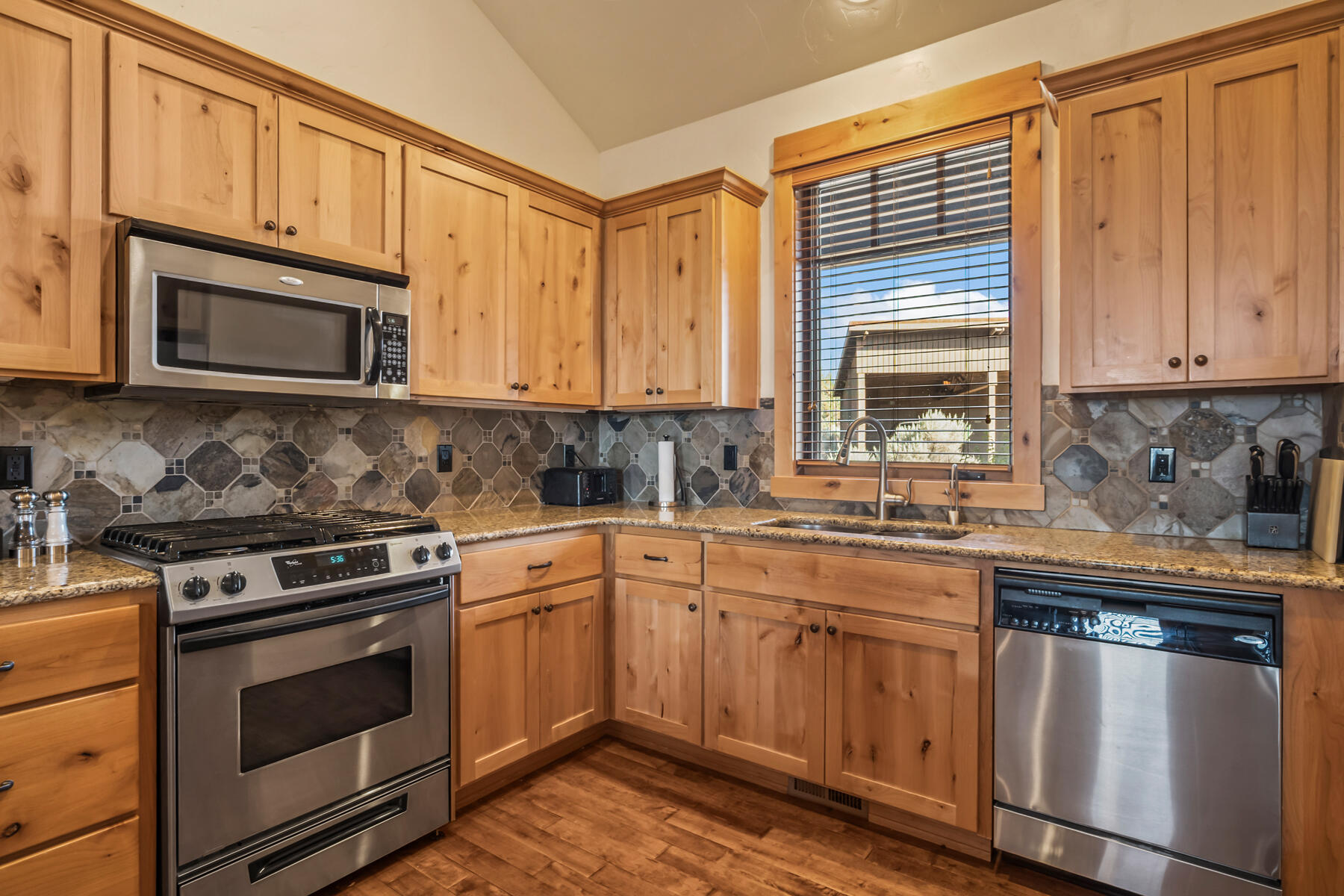 Powell Butte, Oregon, 97753, United States, 3 Bedrooms Bedrooms, ,4 BathroomsBathrooms,Residential,For Sale,1917768