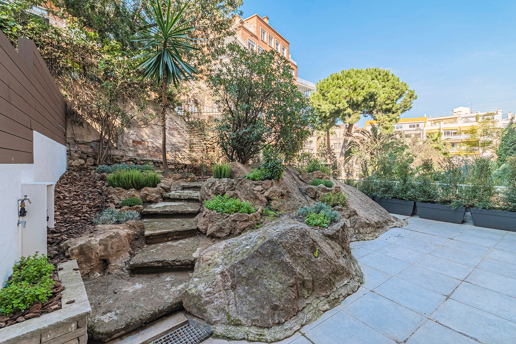  Fantastic renovated flat with large garden at the living room level - 物件實景