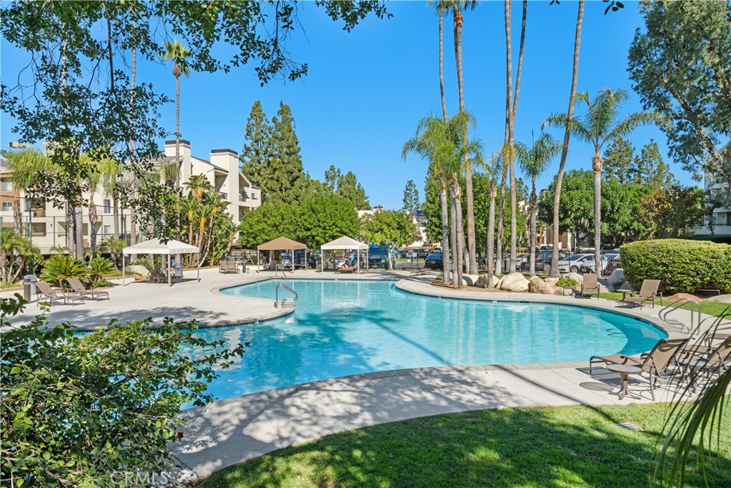 Woodland Hills, California, 91367, United States, 2 Bedrooms Bedrooms, ,2 BathroomsBathrooms,Residential,For Sale,1966516