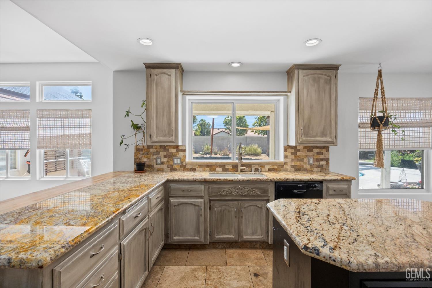 Bakersfield, California, 93312, United States, 4 Bedrooms Bedrooms, ,3 BathroomsBathrooms,Residential,For Sale,1903445