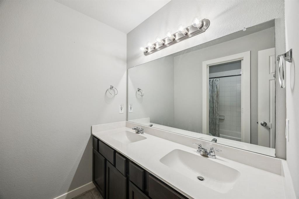 Wylie, Texas, 75098, United States, 5 Bedrooms Bedrooms, ,3 BathroomsBathrooms,Residential,For Sale,1957261