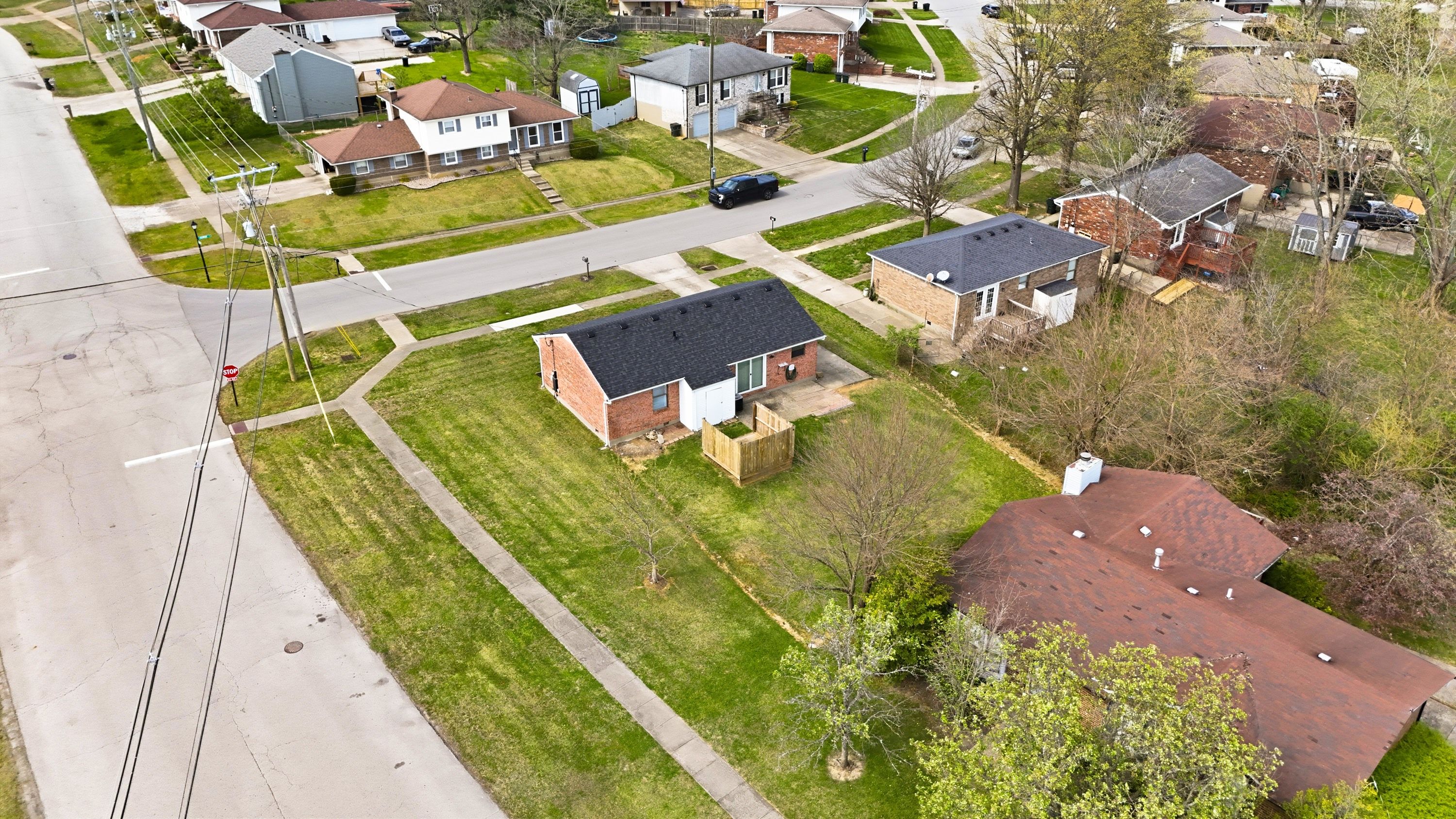  4319 Chenwood Lane, Louisville, KY 40299 - 物件實景