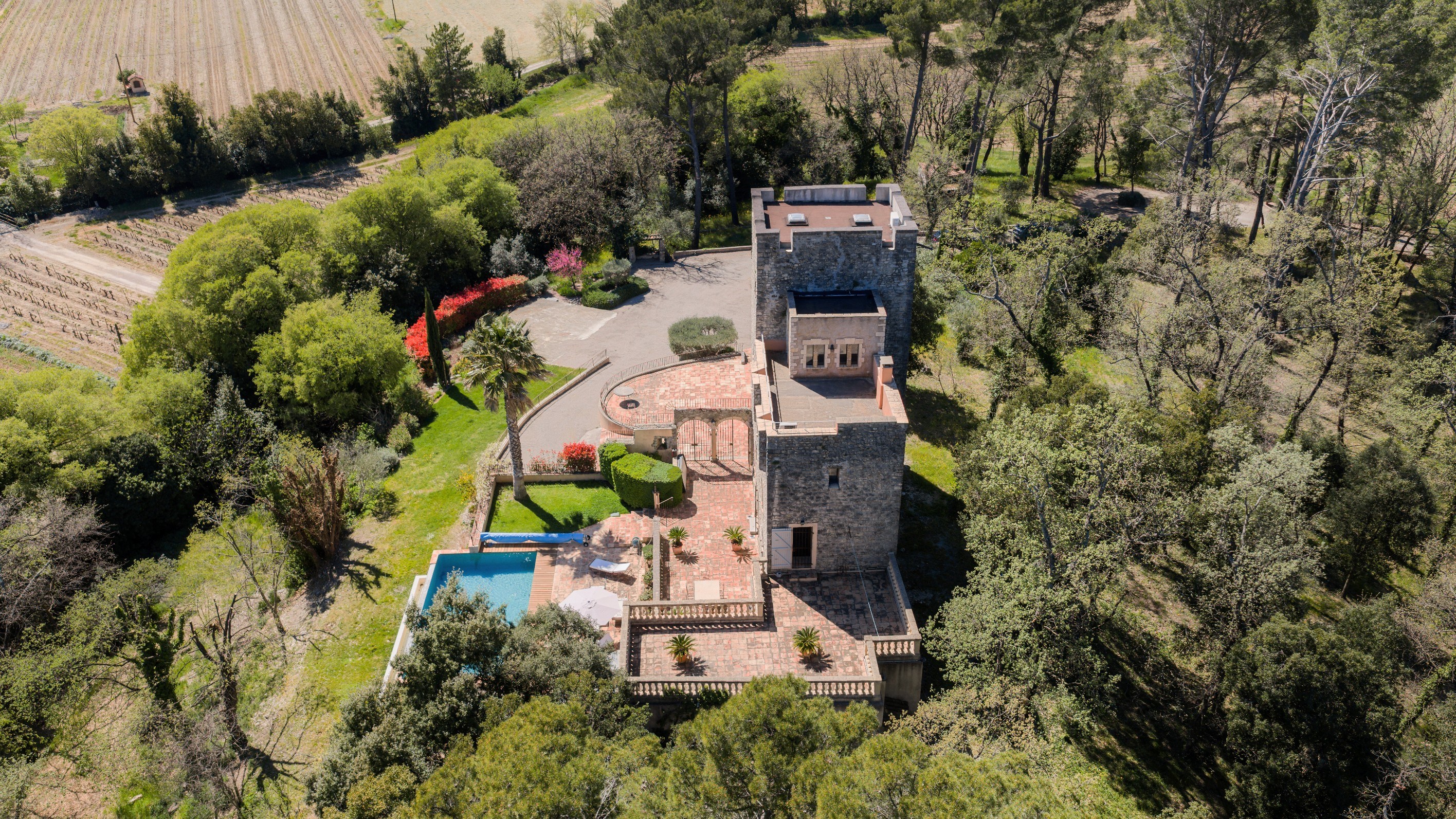  A Medieval Tower Reimagined as an Exceptional Residence - 物件實景