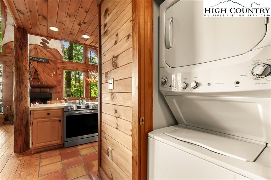 Ferguson, North Carolina, 28624, United States, 3 Bedrooms Bedrooms, ,2 BathroomsBathrooms,Residential,For Sale,1984424