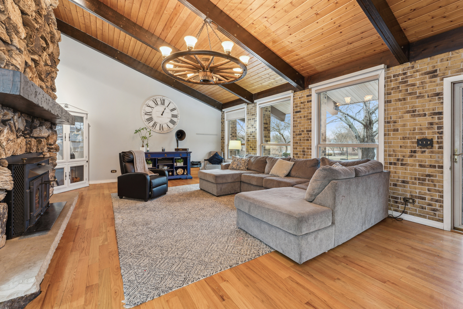 Mundelein, Illinois, 60060, United States, 4 Bedrooms Bedrooms, ,3 BathroomsBathrooms,Residential,For Sale,1743413