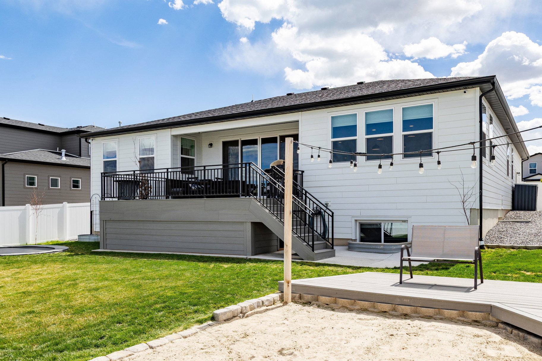  Spacious rambler with ADU. Open design and backyard made for living. - 物件實景
