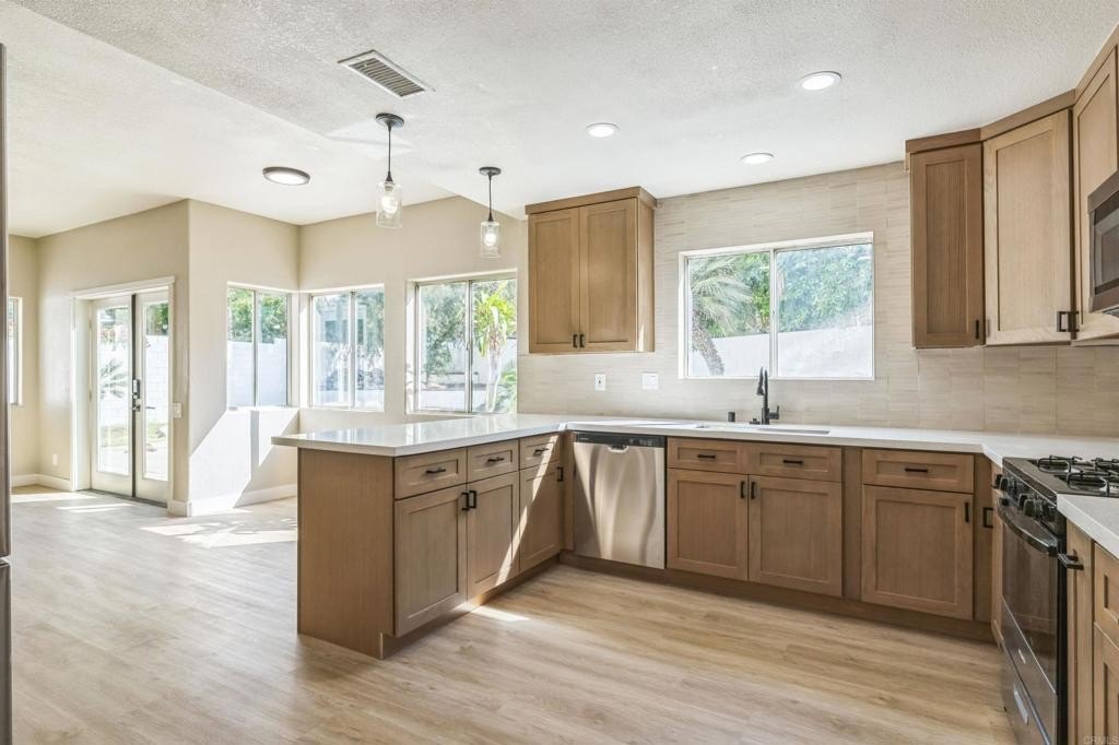 Palm Desert, California, 92260, United States, 3 Bedrooms Bedrooms, ,3 BathroomsBathrooms,Residential,For Sale,1819702