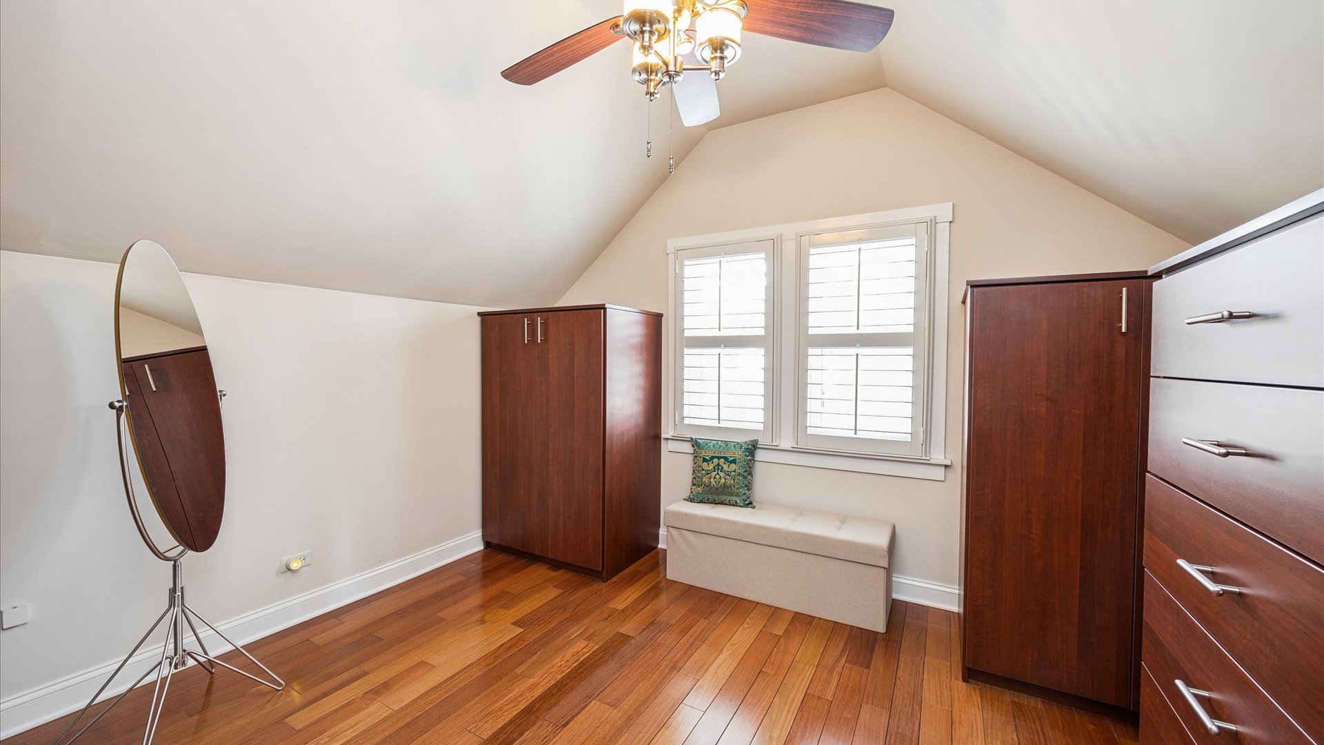 La Grange, Illinois, 60525, United States, 3 Bedrooms Bedrooms, ,3 BathroomsBathrooms,Residential,For Sale,1991059