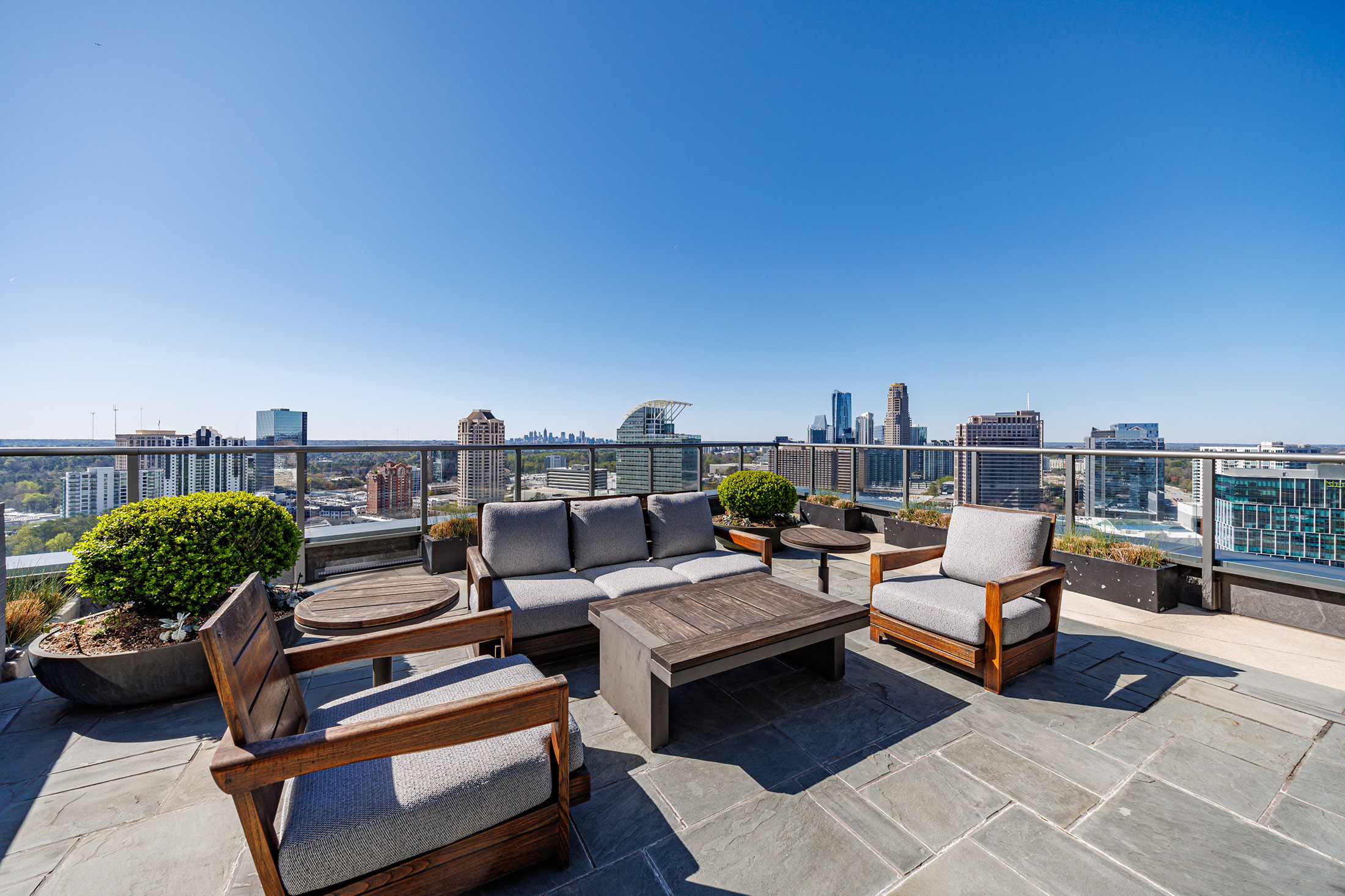  Exceptional One Bedroom Corner Residence with Sweeping Skyline Views - 物件實景