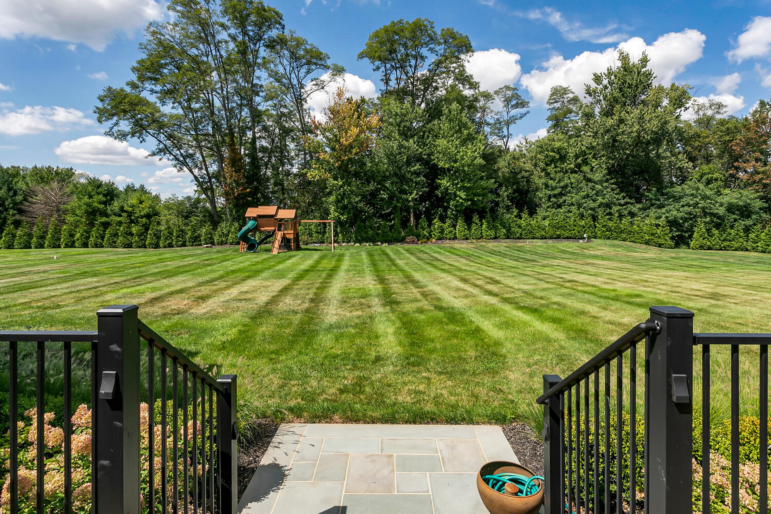  3 Bretwood Dr N - 物件實景