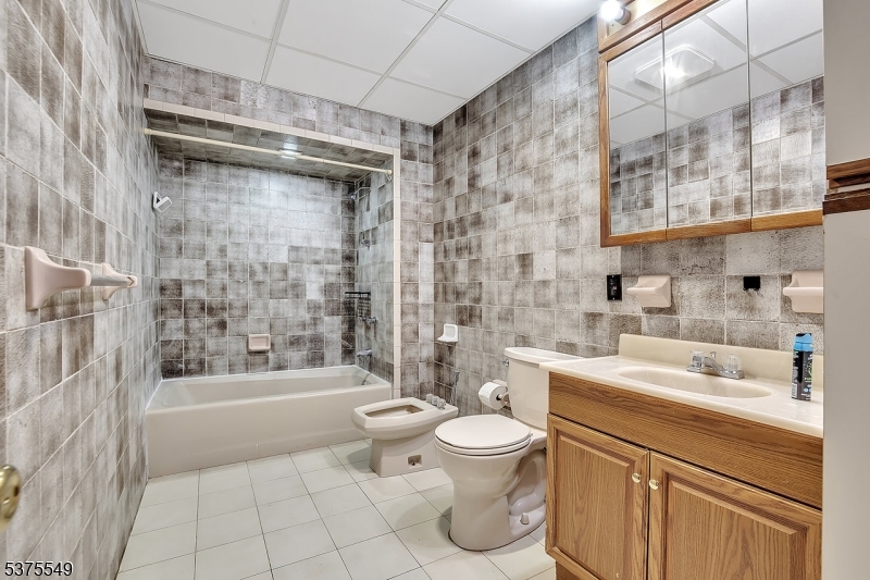 Nutley Twp., New Jersey, 07110, United States, 5 Bedrooms Bedrooms, ,4 BathroomsBathrooms,Residential,For Sale,1906796