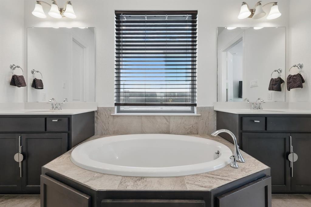 Argyle, Texas, 76226, United States, 4 Bedrooms Bedrooms, ,4 BathroomsBathrooms,Residential,For Sale,1976109