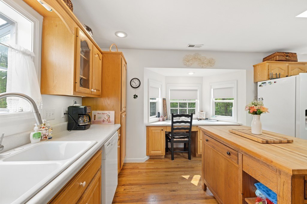 Murphy, North Carolina, 28906, United States, 2 Bedrooms Bedrooms, ,2 BathroomsBathrooms,Residential,For Sale,1923823