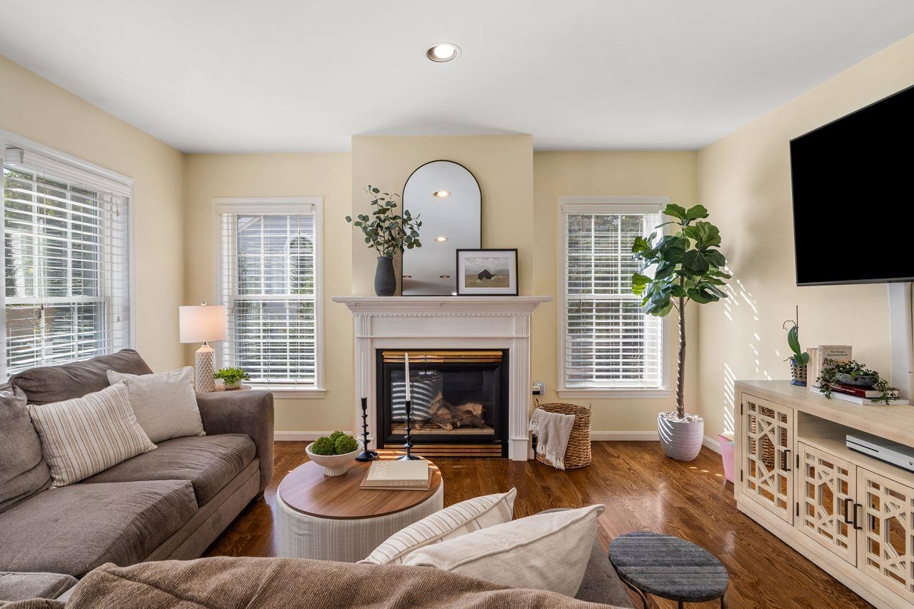 Exeter, New Hampshire, 03833, United States, 3 Bedrooms Bedrooms, ,2 BathroomsBathrooms,Residential,For Sale,1947077