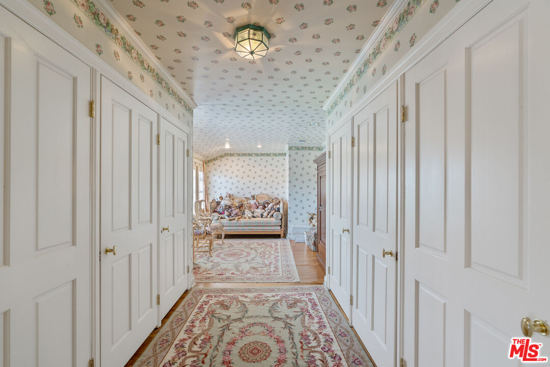 Los Angeles, California, 90004, United States, 6 Bedrooms Bedrooms, ,7 BathroomsBathrooms,Residential,For Sale,1907510