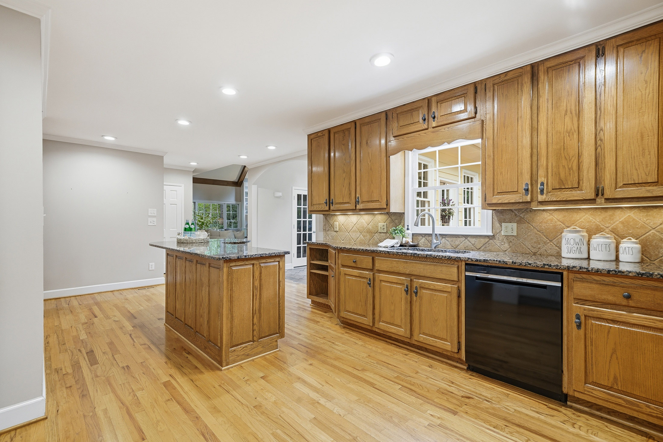  Tucked Into a Cul-de-Sac in Johns Creek’s Sought-After Glastonberry Neighborhood - 物件實景