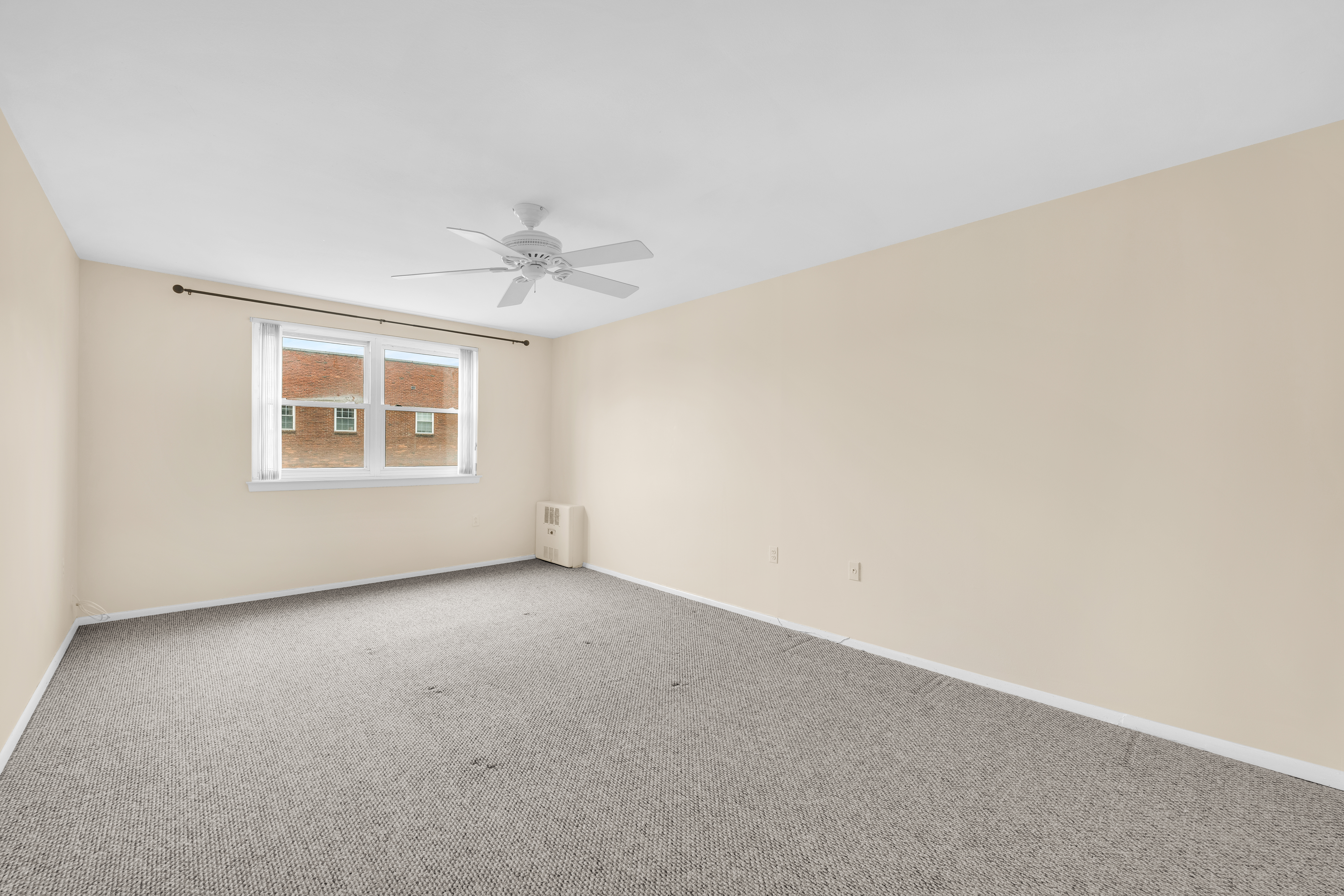  893 Farmington Avenue - 物件實景