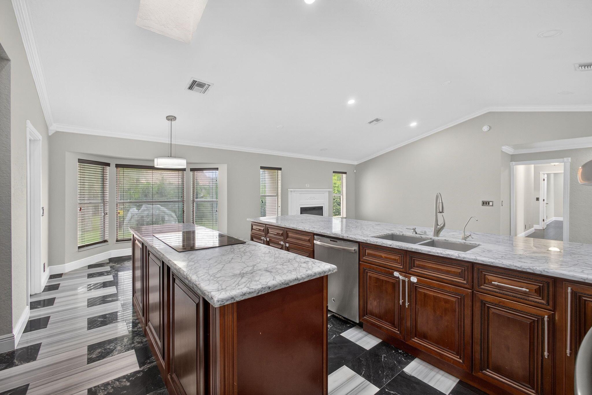 Wellington, Florida, 33414, United States, 5 Bedrooms Bedrooms, ,4 BathroomsBathrooms,Residential,For Sale,1978857