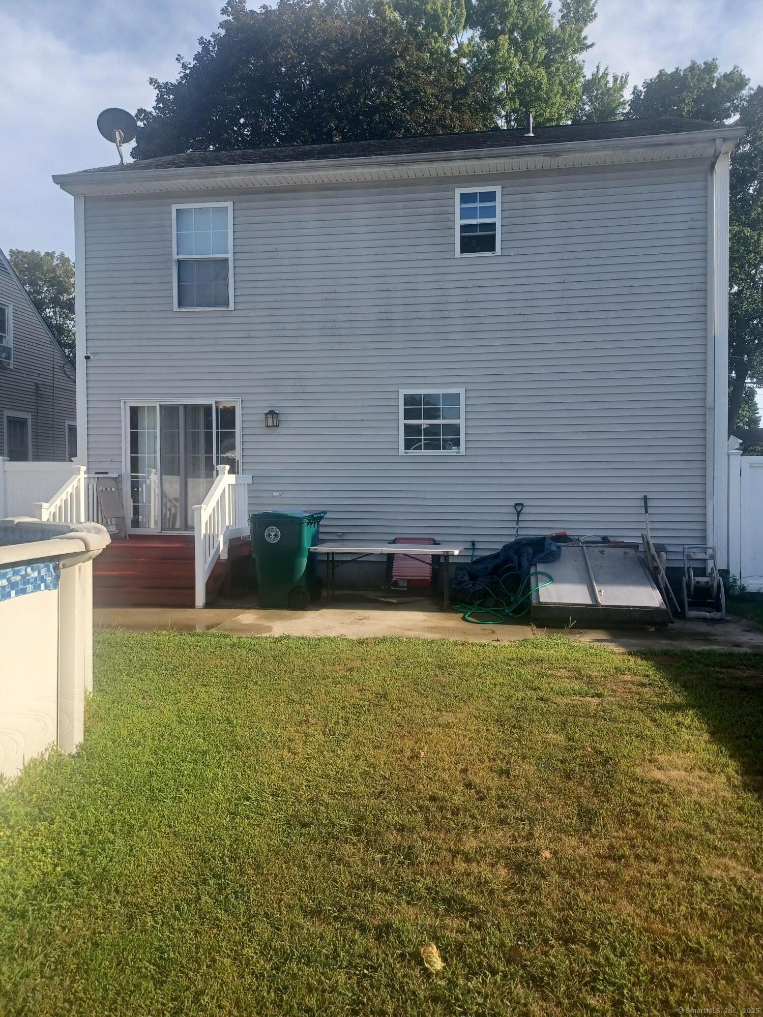 Stratford, Connecticut, 06614, United States, 3 Bedrooms Bedrooms, ,2 BathroomsBathrooms,Residential,For Sale,1926191