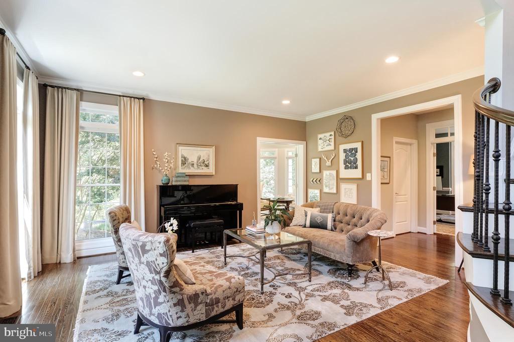 Vienna, Virginia, 22182, United States, 5 Bedrooms Bedrooms, ,6 BathroomsBathrooms,Residential,For Sale,1943879