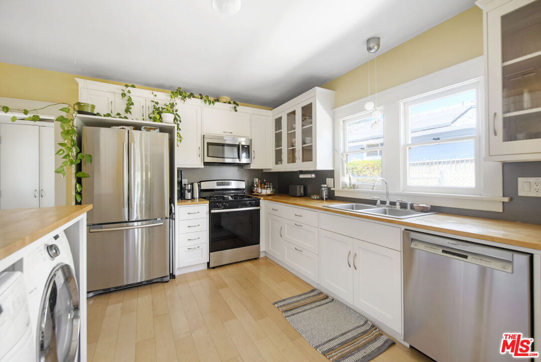 Los Angeles, California, 90041, United States, 4 Bedrooms Bedrooms, ,3 BathroomsBathrooms,Residential,For Sale,1859522