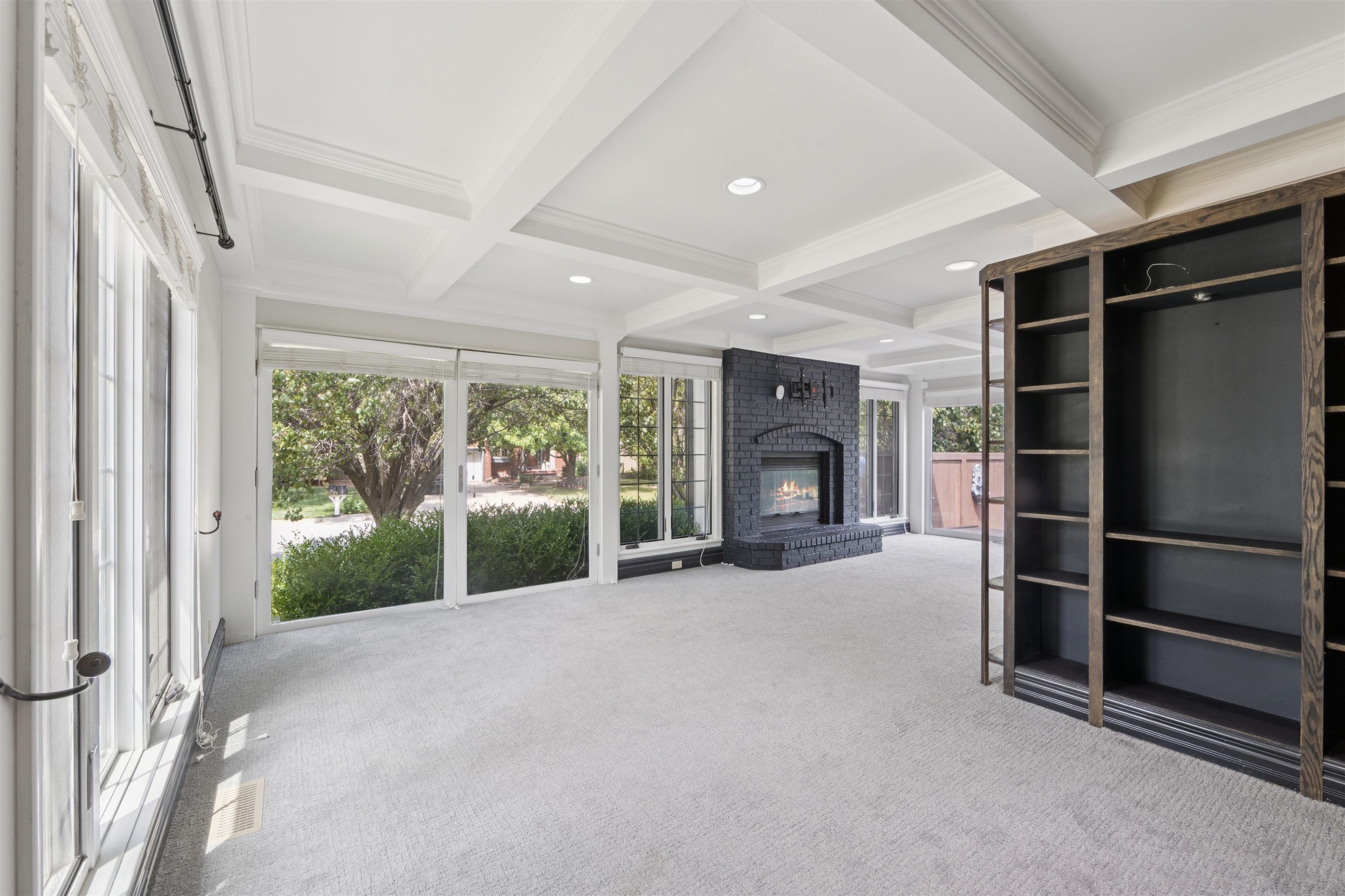 Wichita, Kansas, 67206, United States, 2 Bedrooms Bedrooms, ,4 BathroomsBathrooms,Residential,For Sale,1911450