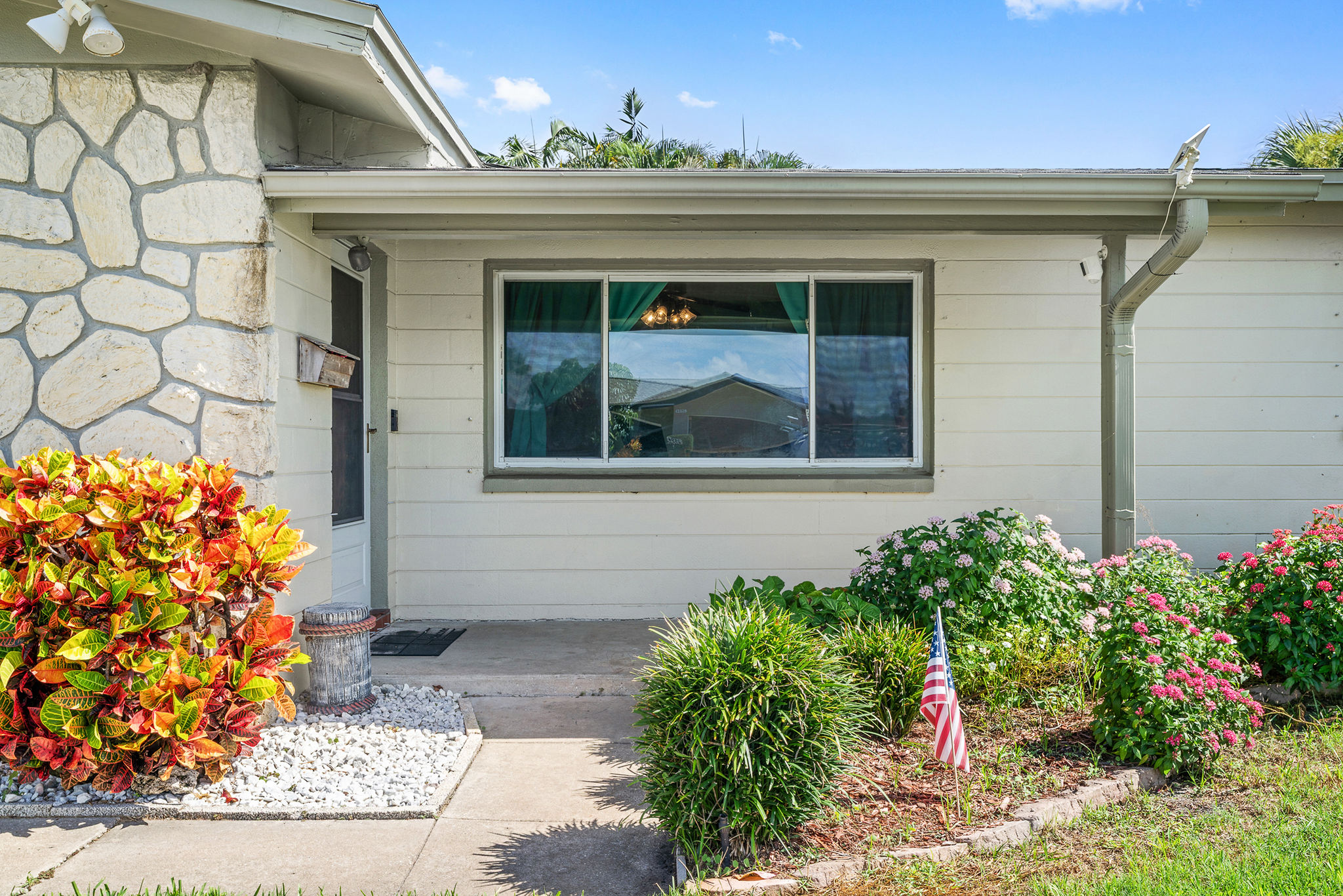 St. Petersburg, Florida, 33712, United States, 3 Bedrooms Bedrooms, ,2 BathroomsBathrooms,Residential,For Sale,1980659