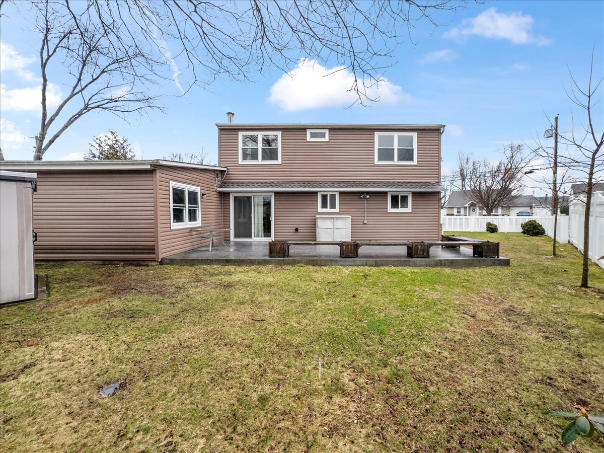 Massapequa, New York, 11758, United States, 5 Bedrooms Bedrooms, ,2 BathroomsBathrooms,Residential,For Sale,1930623