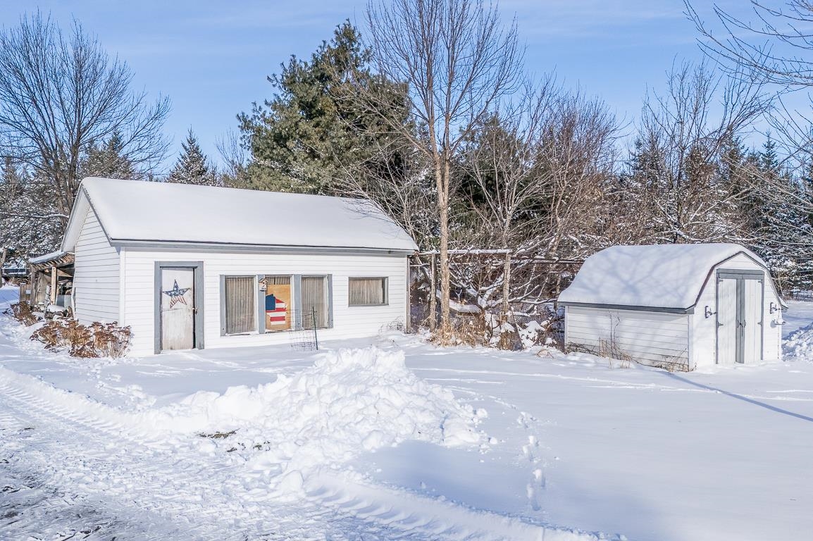 New London, Wisconsin, 54961-8021, United States, 4 Bedrooms Bedrooms, ,2 BathroomsBathrooms,Residential,For Sale,2008203