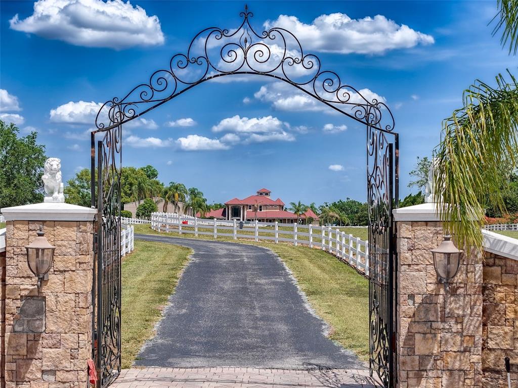 Thonotosassa, Florida, 33592, United States, 4 Bedrooms Bedrooms, ,7 BathroomsBathrooms,Residential,For Sale,1788935