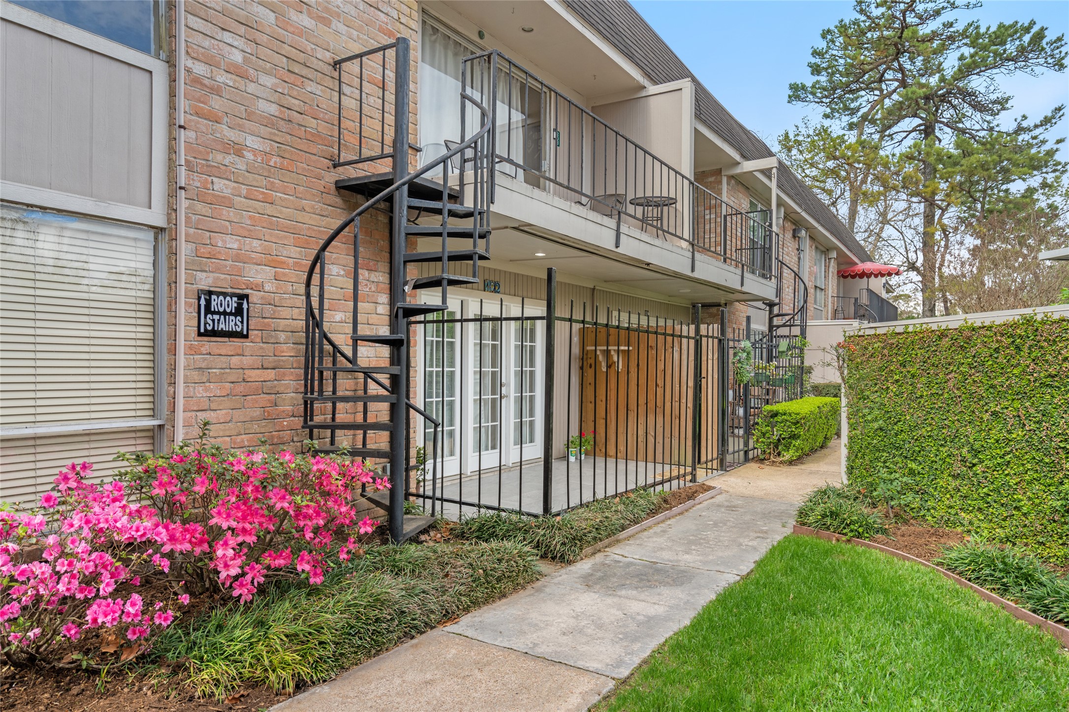  2238 S Piney Point Road #102 - 物件實景