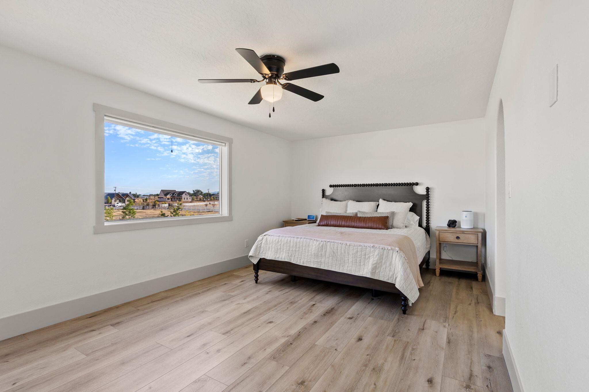 Parowan, Utah, 84761, United States, 6 Bedrooms Bedrooms, ,5 BathroomsBathrooms,Residential,For Sale,1995430