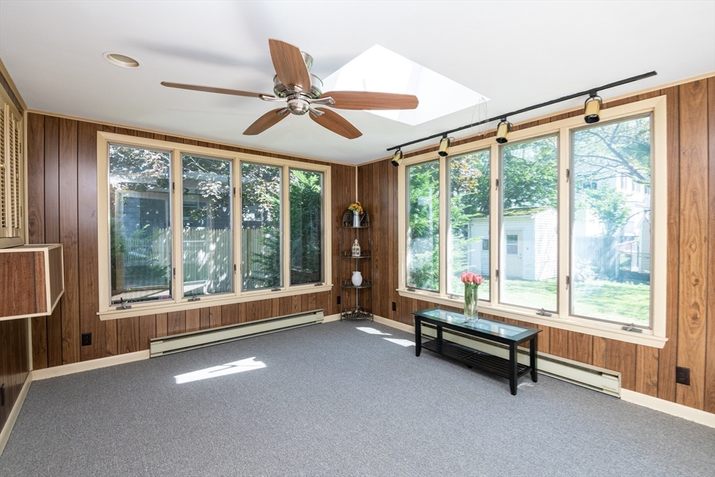 Salem, Massachusetts, 01970, United States, 2 Bedrooms Bedrooms, ,2 BathroomsBathrooms,Residential,For Sale,1944835