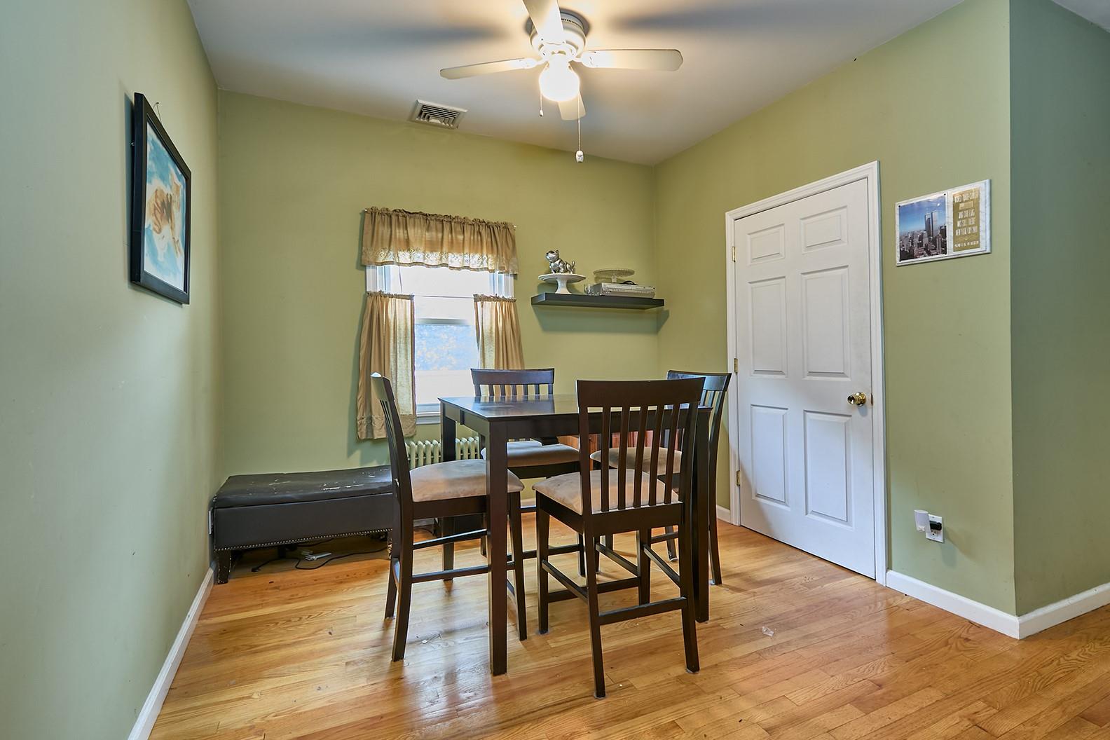 Merrick, New York, 11566, United States, 4 Bedrooms Bedrooms, ,2 BathroomsBathrooms,Residential,For Sale,1923596