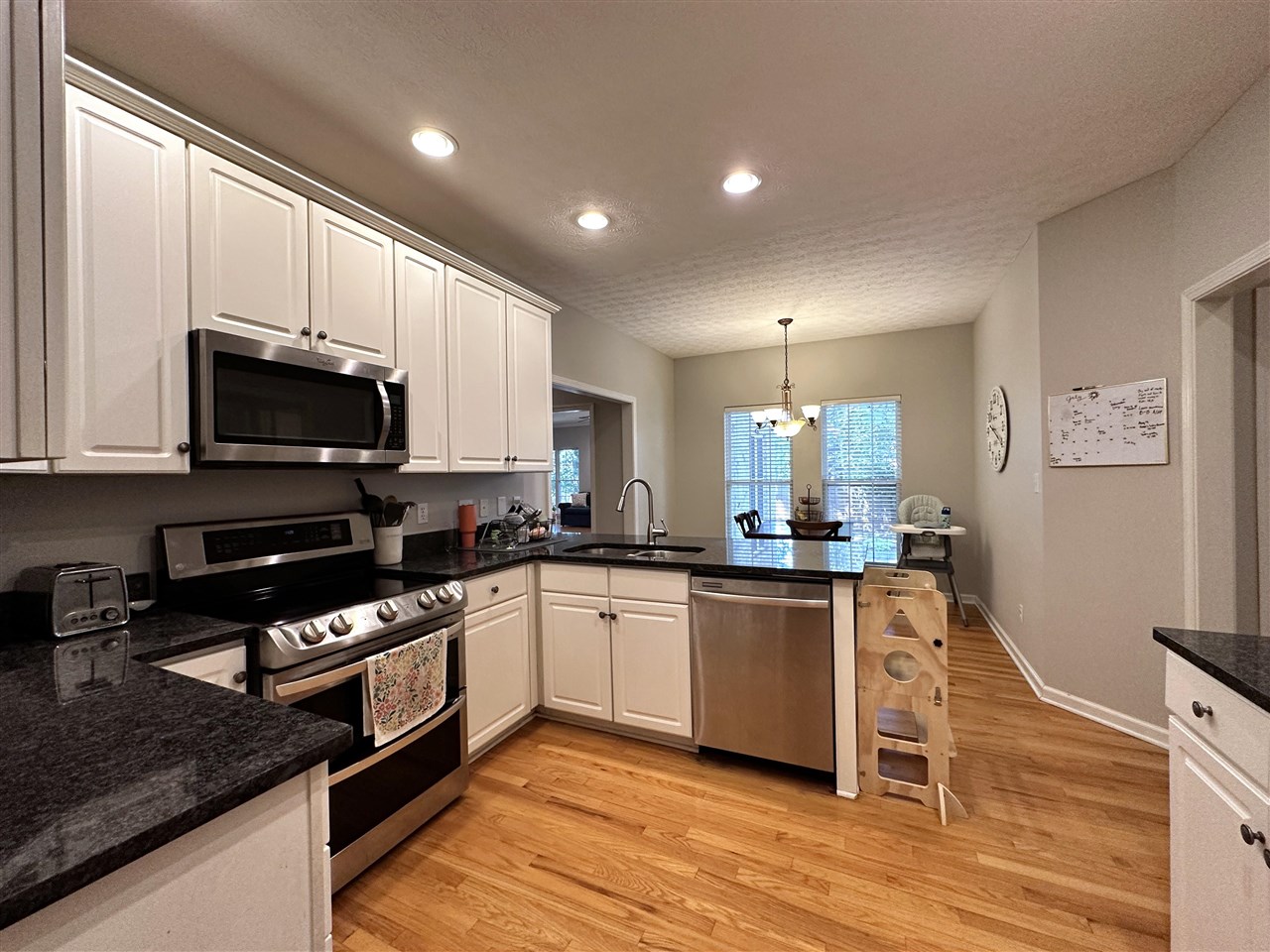 Bowling Green, Kentucky, 42104, United States, 5 Bedrooms Bedrooms, ,3 BathroomsBathrooms,Residential,For Sale,1907465