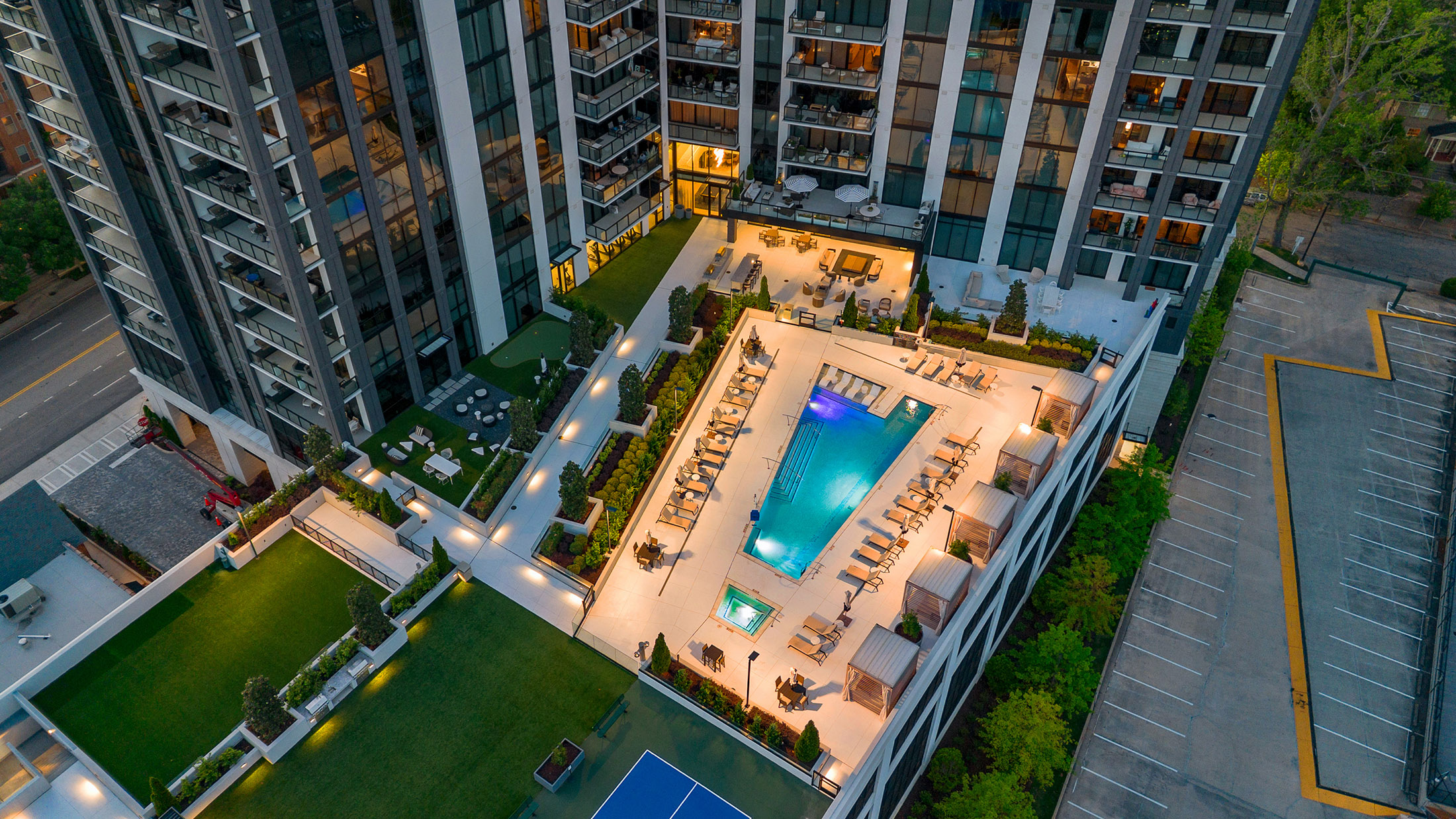  Stunning 17th Floor Corner Unit with Architectural Upgrades - 物件實景