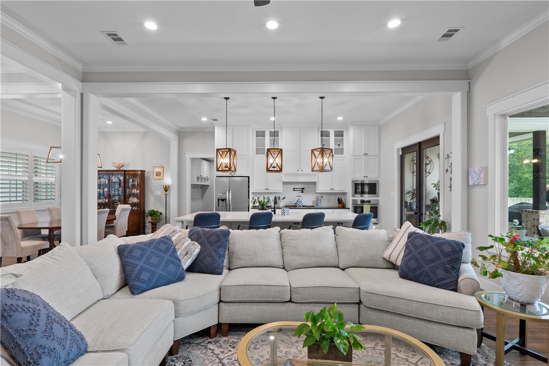 College Station, Texas, 77845, United States, 4 Bedrooms Bedrooms, ,4 BathroomsBathrooms,Residential,For Sale,1862401