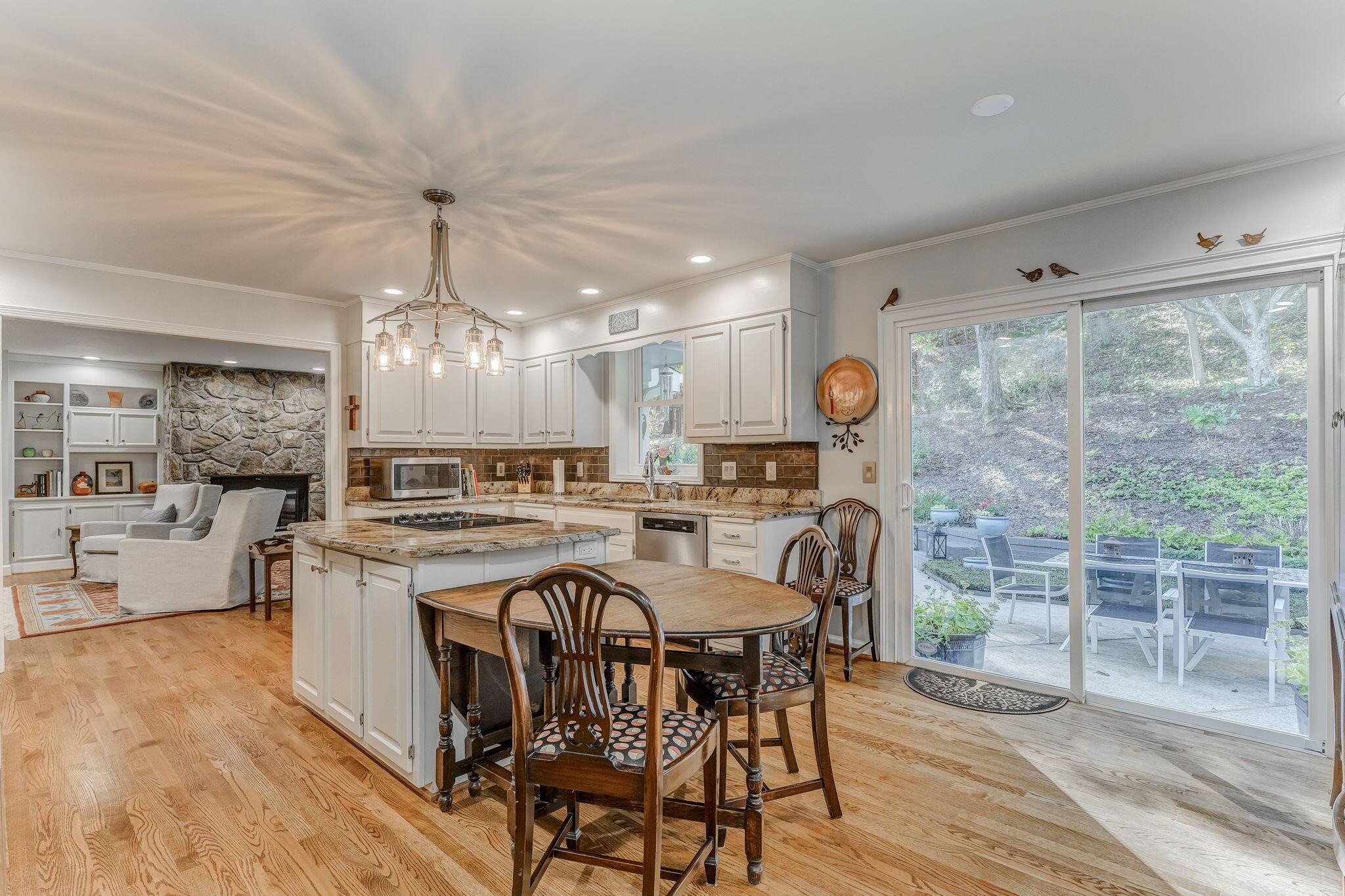 Dalton, Georgia, 30720, United States, 4 Bedrooms Bedrooms, ,4 BathroomsBathrooms,Residential,For Sale,1998245