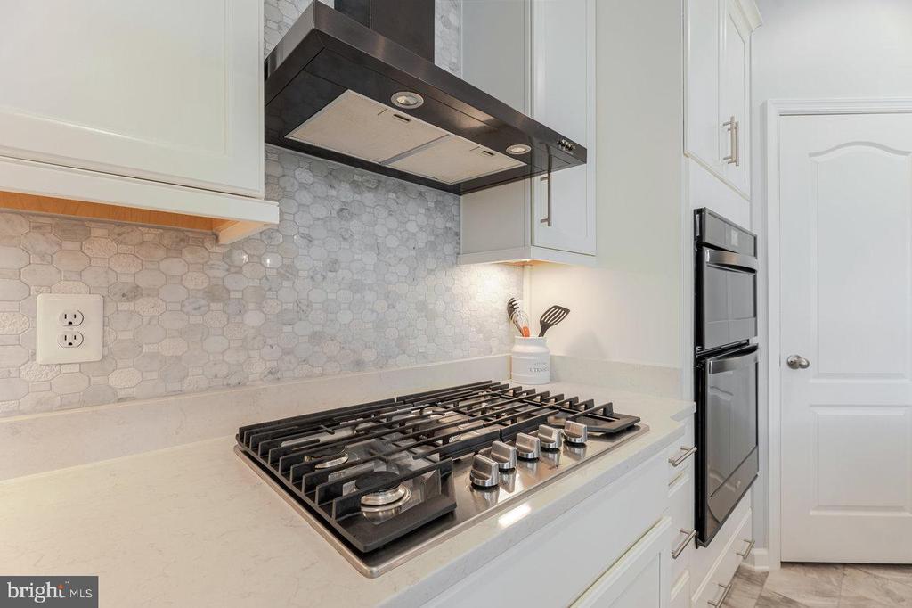 Charles Town, West Virginia, 25414, United States, 4 Bedrooms Bedrooms, ,5 BathroomsBathrooms,Residential,For Sale,1965453