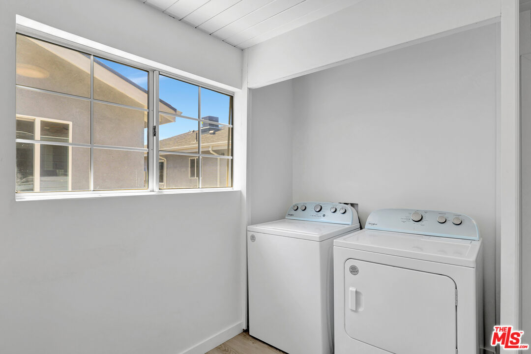 Reseda, California, 91335, United States, 10 Bedrooms Bedrooms, ,Residential,For Sale,1906500