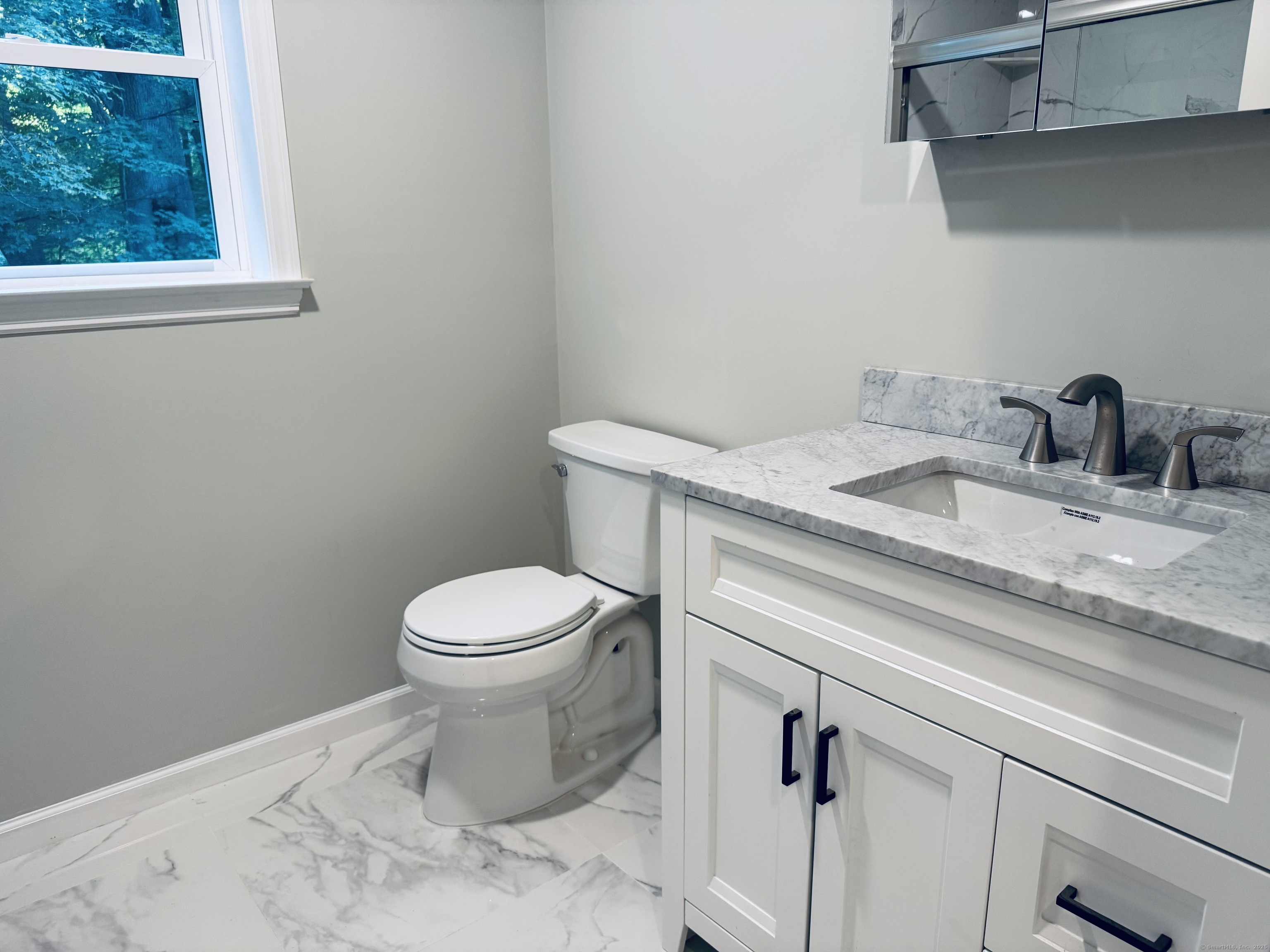 Newtown, Connecticut, 06482, United States, 4 Bedrooms Bedrooms, ,4 BathroomsBathrooms,Residential,For Sale,1917666