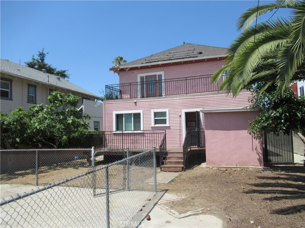 Los Angeles, California, 90018, United States, 4 Bedrooms Bedrooms, ,2 BathroomsBathrooms,Residential,For Sale,1941625