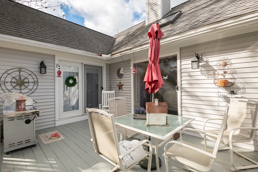 Seabrook, New Hampshire, 03874, United States, 3 Bedrooms Bedrooms, ,2 BathroomsBathrooms,Residential,For Sale,1989361