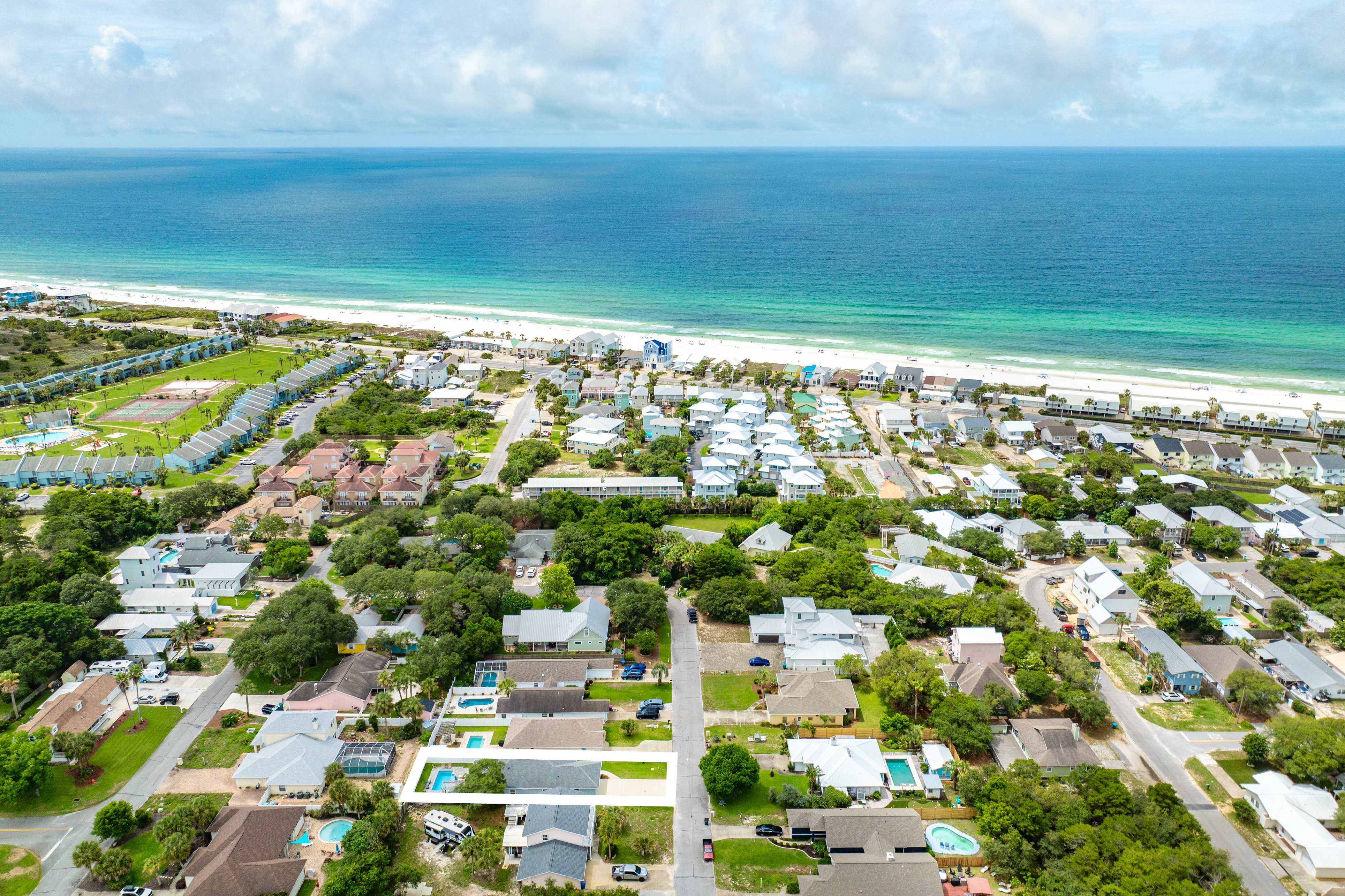  Rental-Ready Coastal Retreat with Heated Pool and No HOA - 物件實景