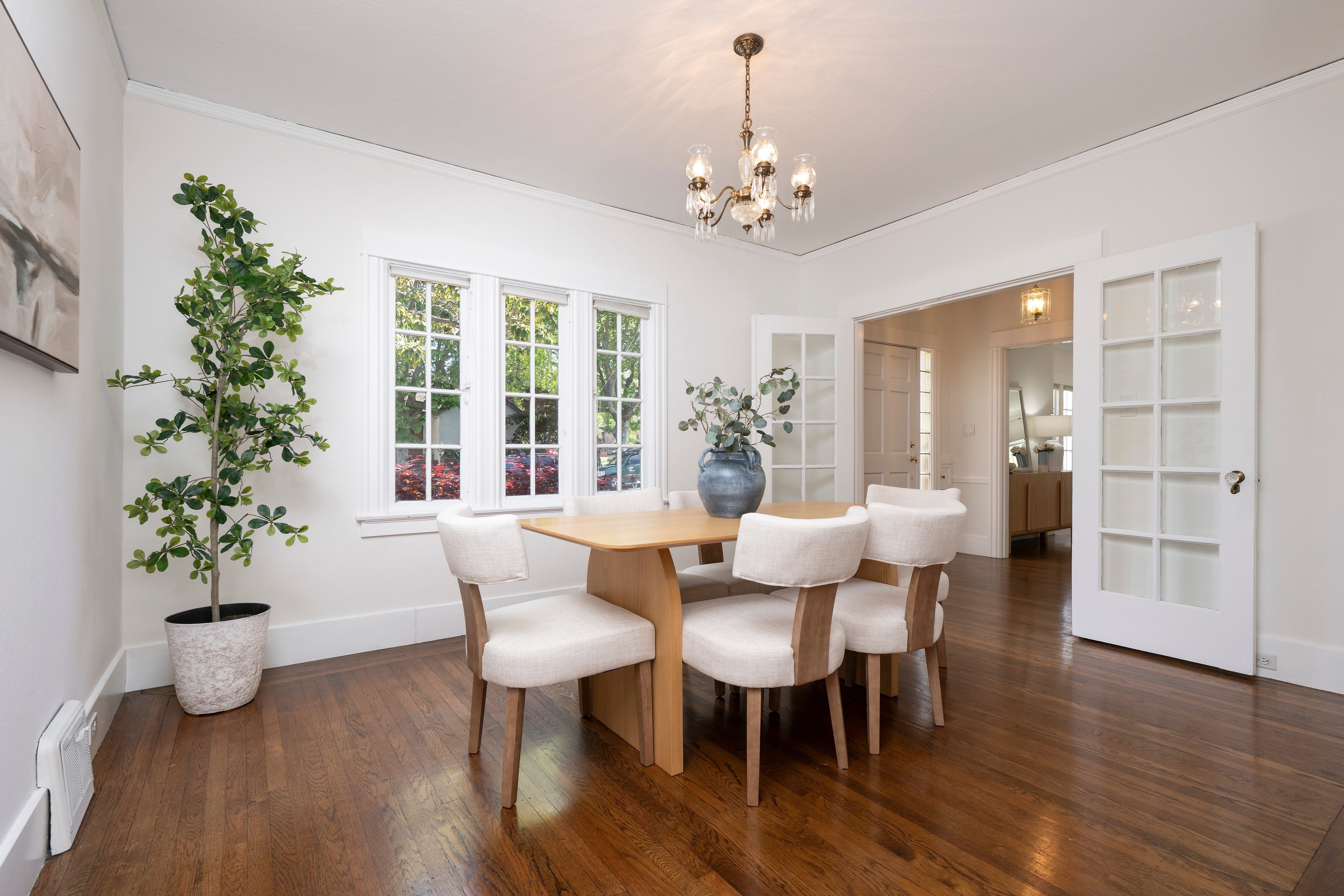  Charming Single-Level Home With ADU on Large Flat Lot - 物件實景