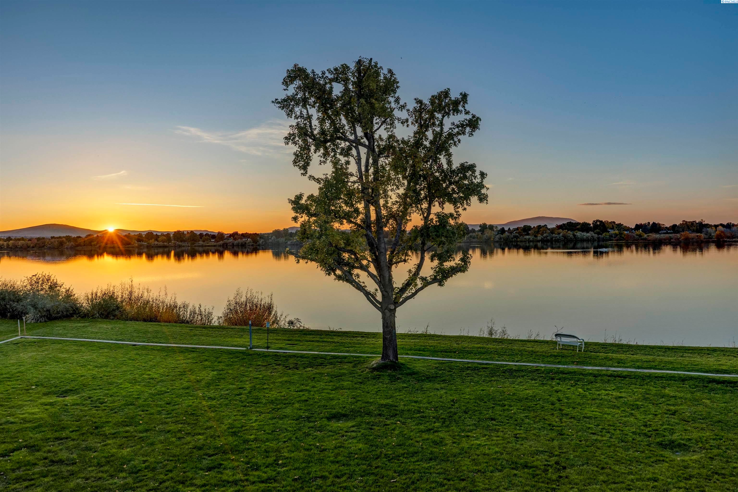 Pasco, Washington, 99301, United States, 4 Bedrooms Bedrooms, ,4 BathroomsBathrooms,Residential,For Sale,1974870