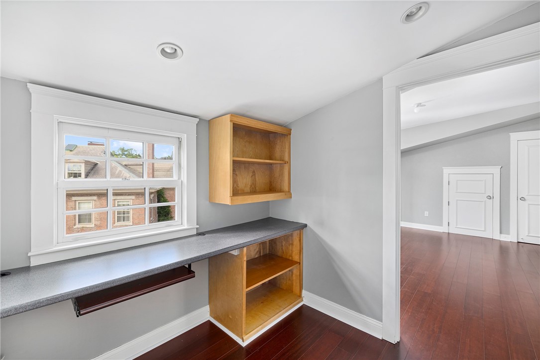 Providence, Rhode Island, 02903, United States, 2 Bedrooms Bedrooms, ,2 BathroomsBathrooms,Residential,For Sale,1868590