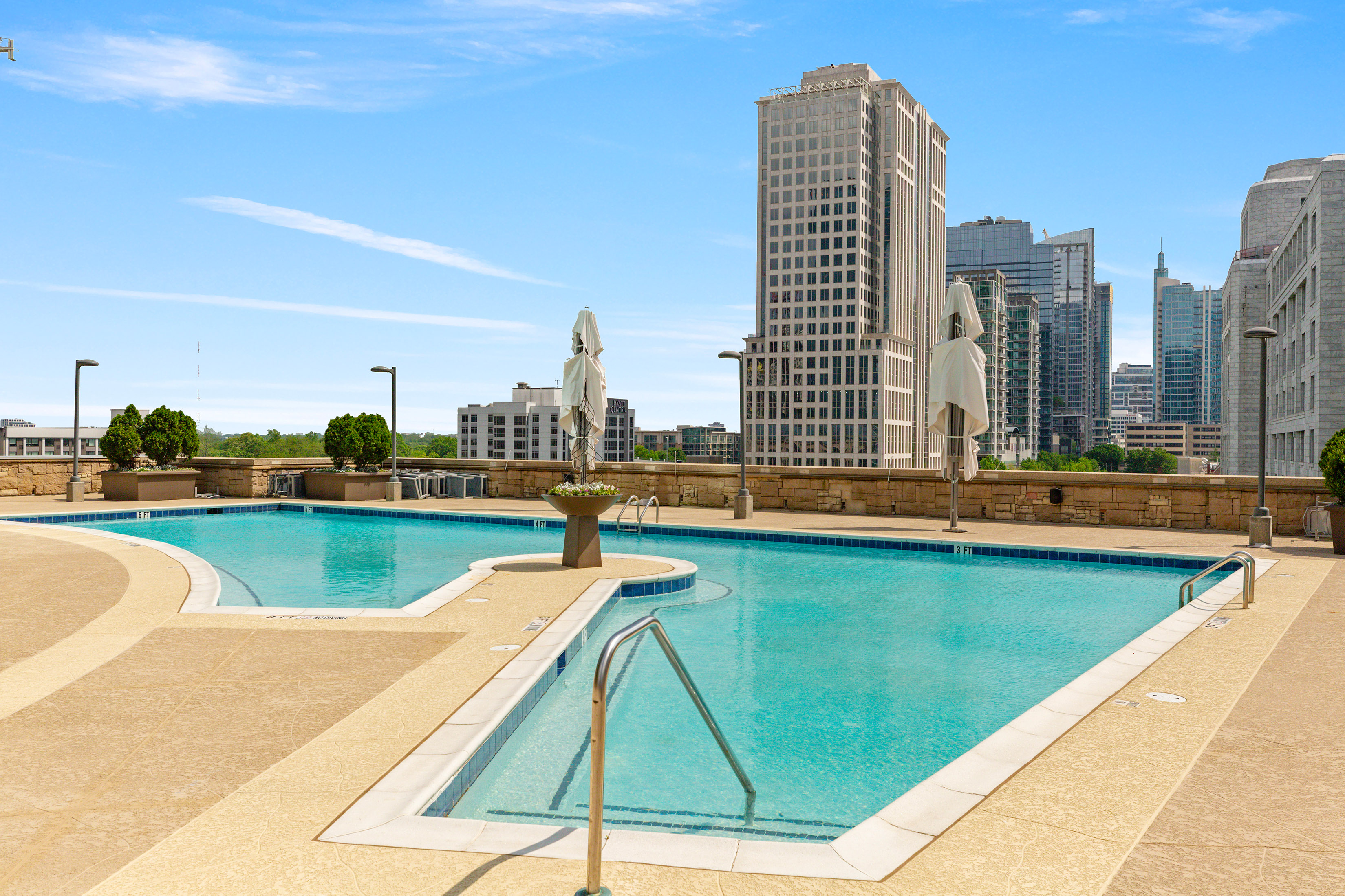  Exceptional Condo Offer Offers an Array of Amenities in a Prime Location - 物件實景