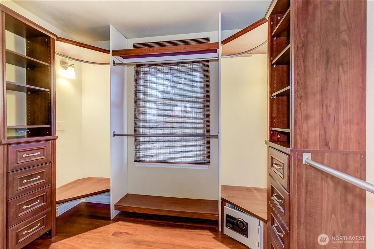 Sumner, Washington, 98390, United States, 4 Bedrooms Bedrooms, ,3 BathroomsBathrooms,Residential,For Sale,1992043