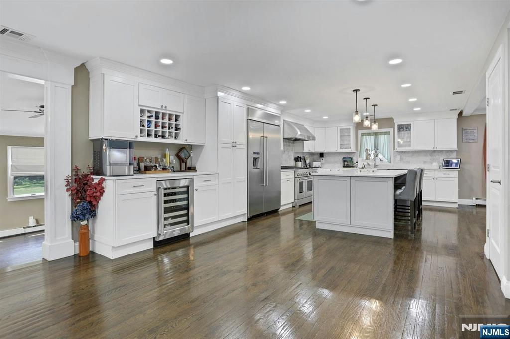 Old Tappan, New Jersey, 07675, United States, 4 Bedrooms Bedrooms, ,3 BathroomsBathrooms,Residential,For Sale,1906748